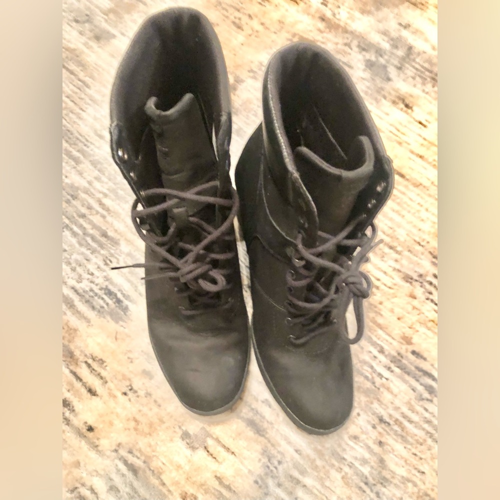 Timberland women’s Black Boots, 3 inches Block Heels- EUC
